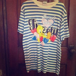 • vtg oversized tweety looney toon tee